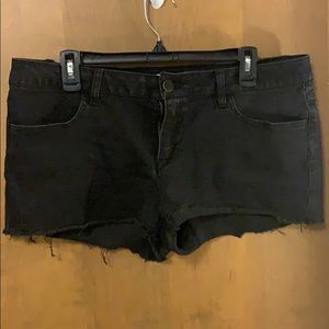 Distressed jean short